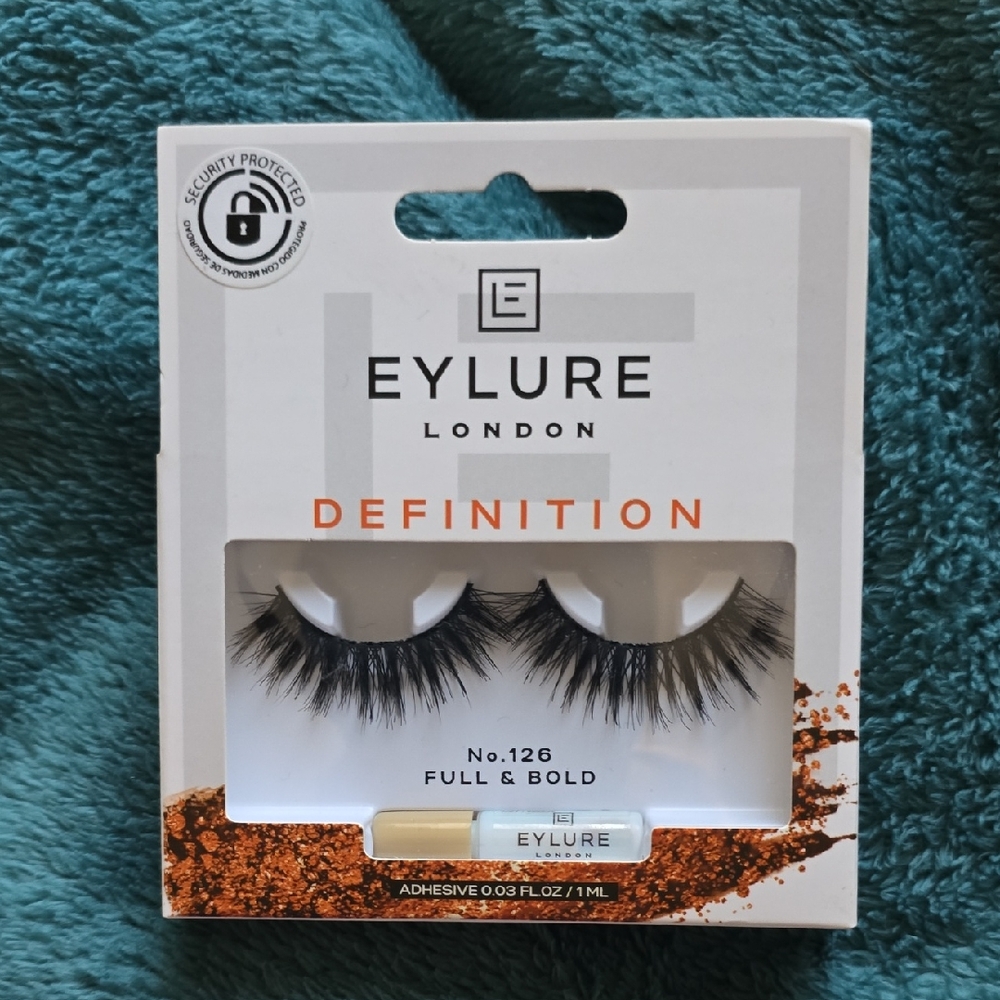 Eylure London Definition No.126 Full And Bold Reusable Black Eyelashes With Glue